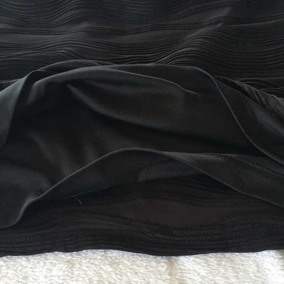 FINAL PRICE DROP Reitmans skirt with subtle ruffle detail - Picture 4 of 6